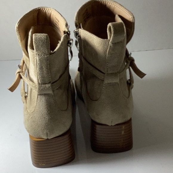 Journee Collection Womens Estelle Stacked Heel Booties - Picture 9 of 12